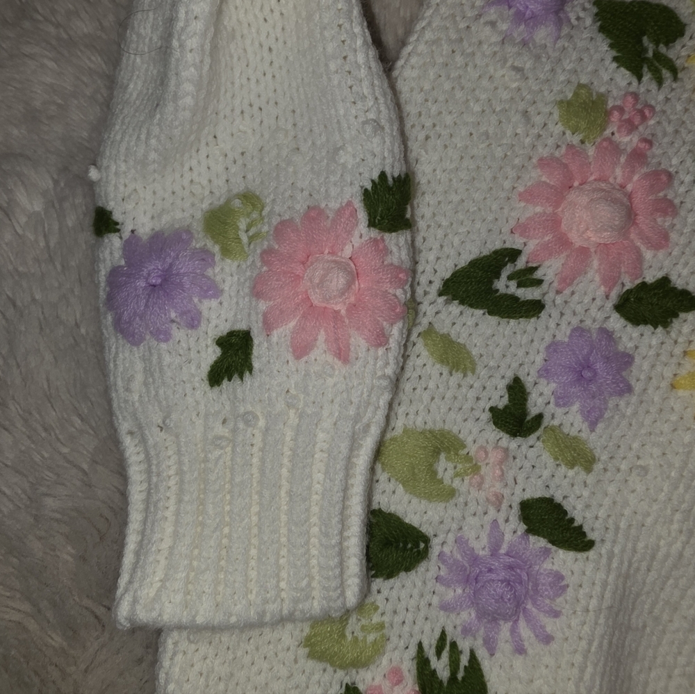 Vintage 50s Floral Embroidered White Cardigan Sweater Size Medium - Picture 3 of 9